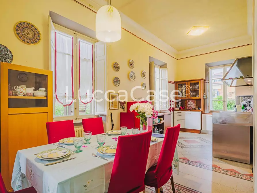 Immagine 8 di Villa in vendita  a Lucca