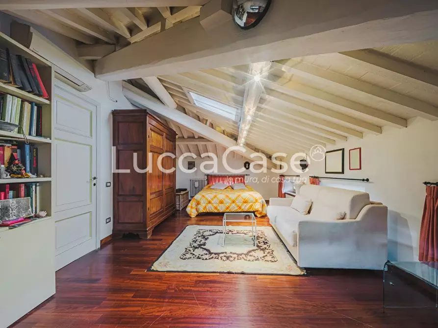 Immagine 14 di Villa in vendita  a Lucca