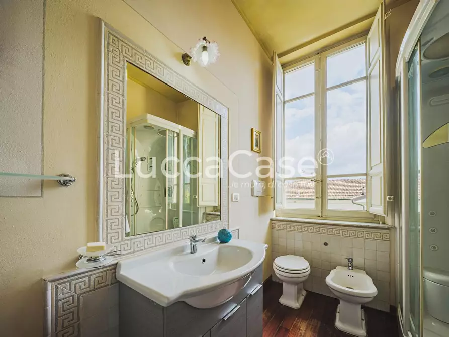 Immagine 18 di Villa in vendita  a Lucca