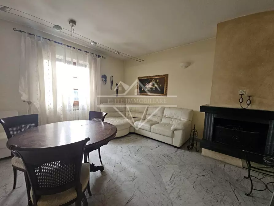 Immagine 20 di Villa in vendita  a Carrara