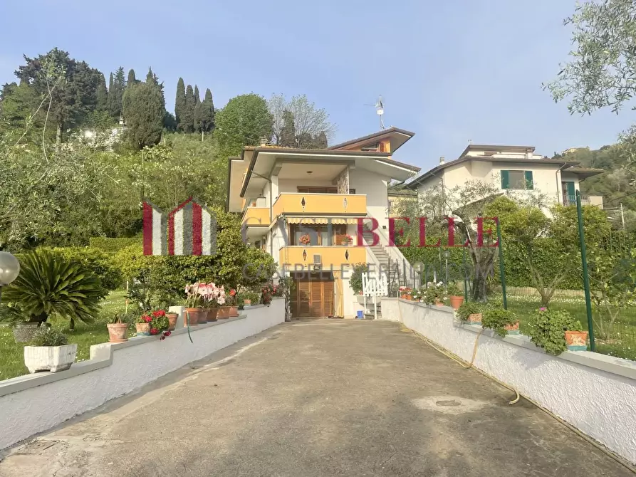 Immagine 37 di Villa in vendita  a Massarosa