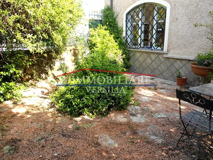 Immagine 16 di Casa semindipendente in vendita  a Massa