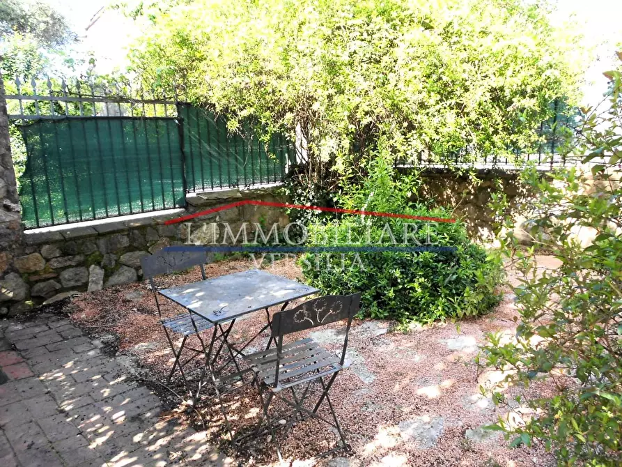 Immagine 3 di Casa semindipendente in vendita  a Massa