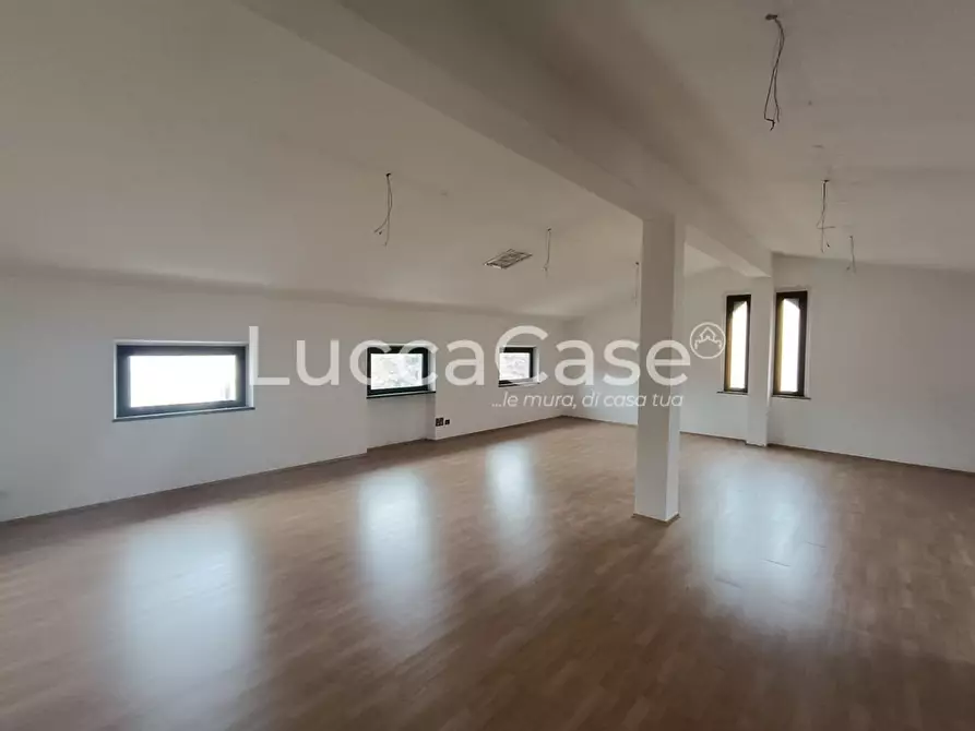 Immagine 20 di Locale commerciale in vendita  a Lucca