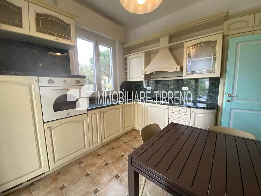 Immagine 7 di Appartamento in affitto  a Massa