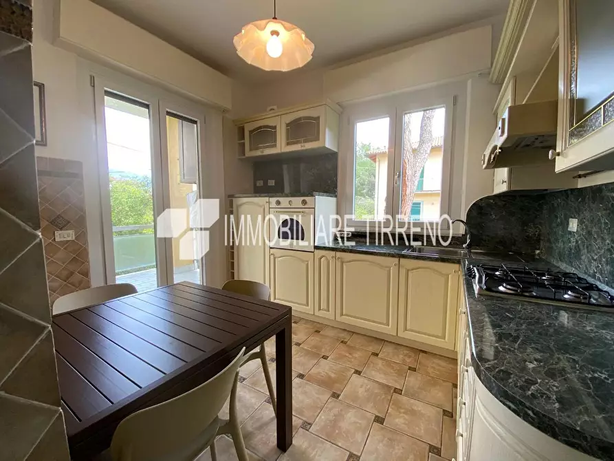 Immagine 8 di Appartamento in affitto  a Massa