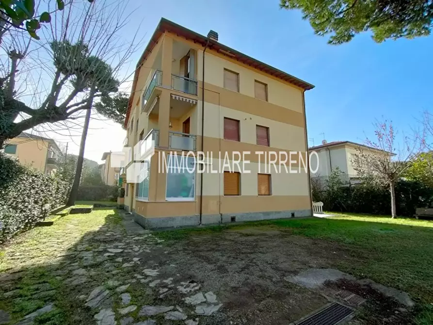 Immagine 2 di Appartamento in affitto  a Massa