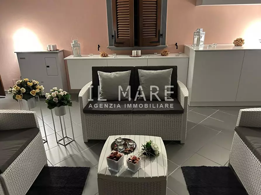 Immagine 1 di Appartamento in vendita  a Massa