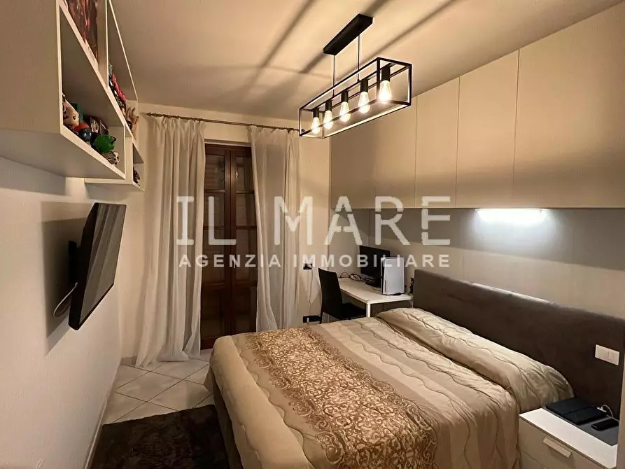 Immagine 11 di Appartamento in vendita  a Massa