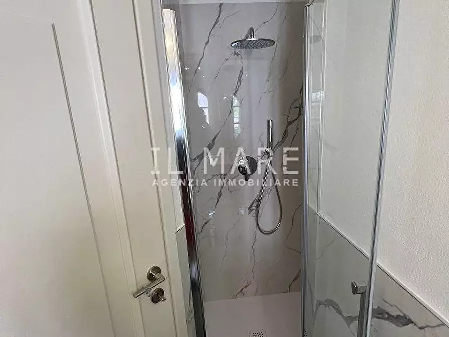 Immagine 17 di Appartamento in vendita  a Massa