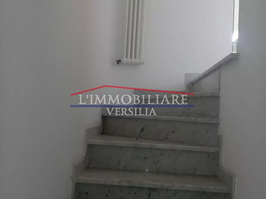 Immagine 16 di Villetta a schiera in vendita  a Carrara