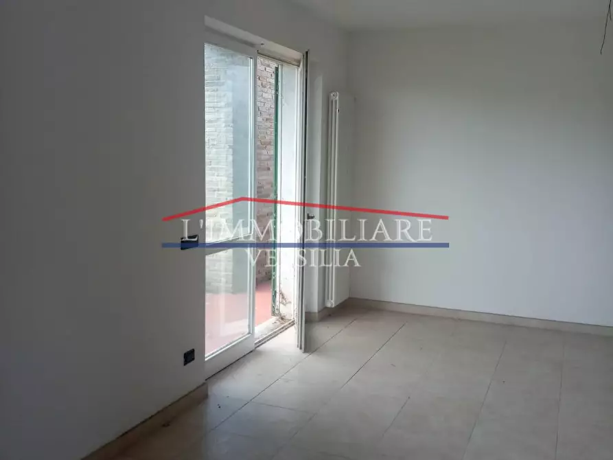 Immagine 10 di Villetta a schiera in vendita  a Carrara