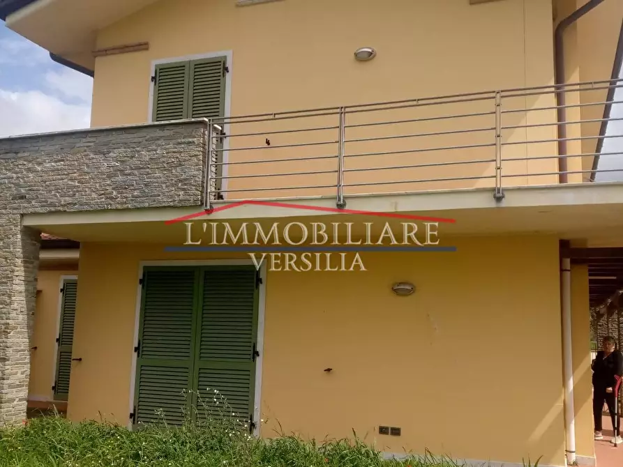 Immagine 1 di Villetta a schiera in vendita  a Carrara