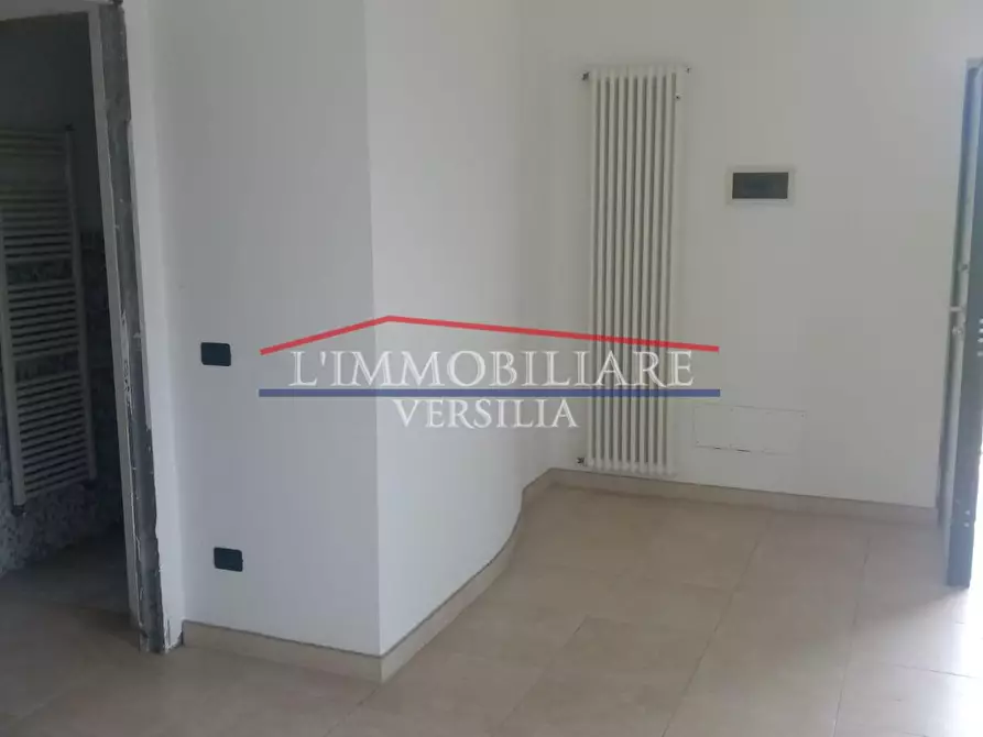 Immagine 11 di Villetta a schiera in vendita  a Carrara