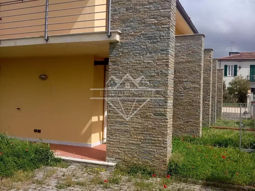 Immagine 3 di Villetta a schiera in vendita  a Carrara