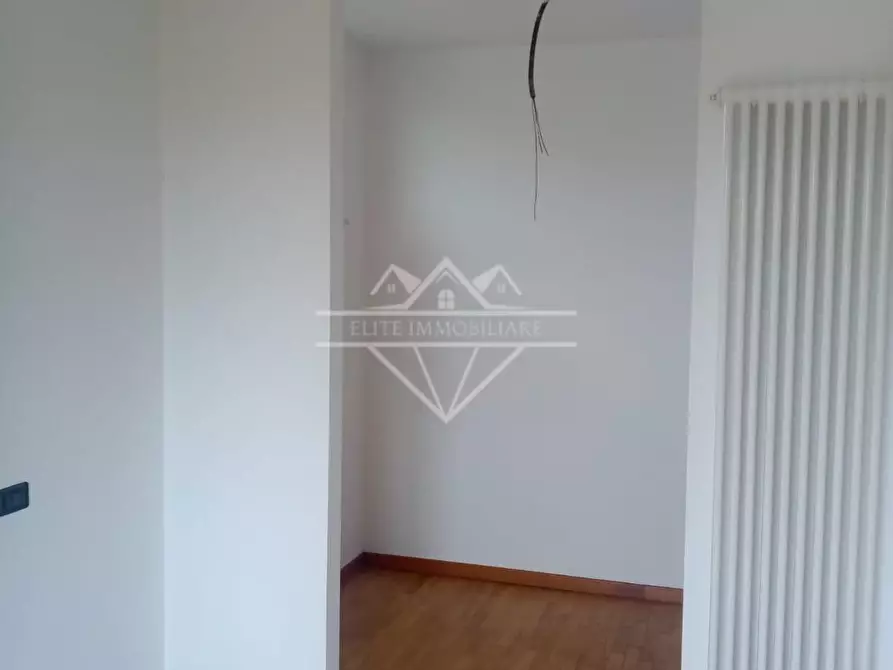 Immagine 23 di Villetta a schiera in vendita  a Carrara