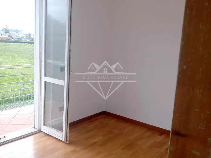 Immagine 19 di Villetta a schiera in vendita  a Carrara