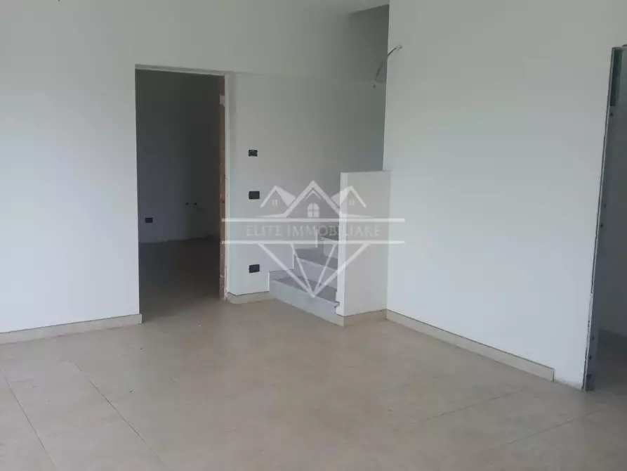 Immagine 12 di Villetta a schiera in vendita  a Carrara