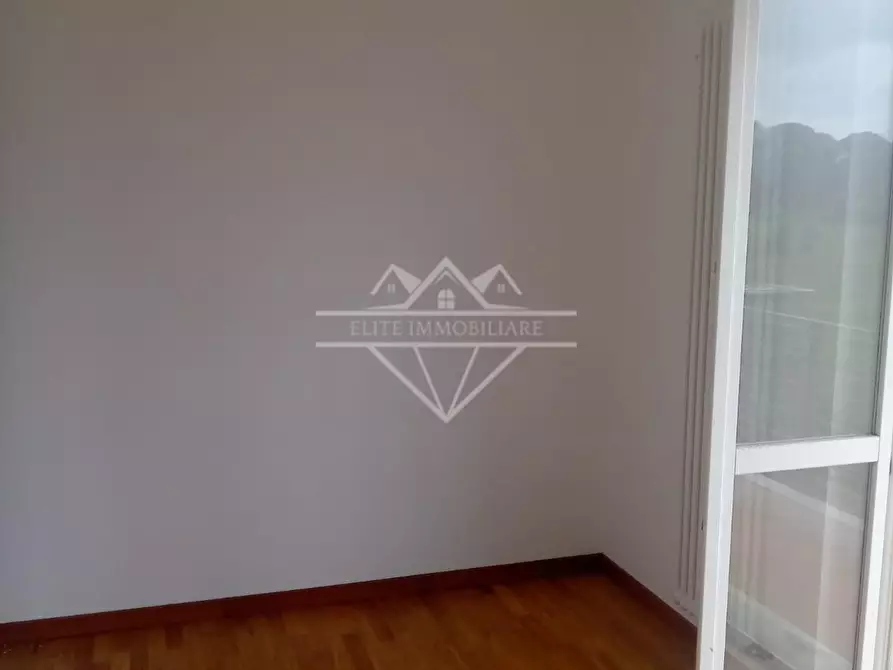 Immagine 22 di Villetta a schiera in vendita  a Carrara