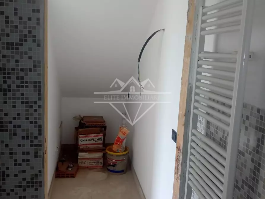 Immagine 8 di Villetta a schiera in vendita  a Carrara