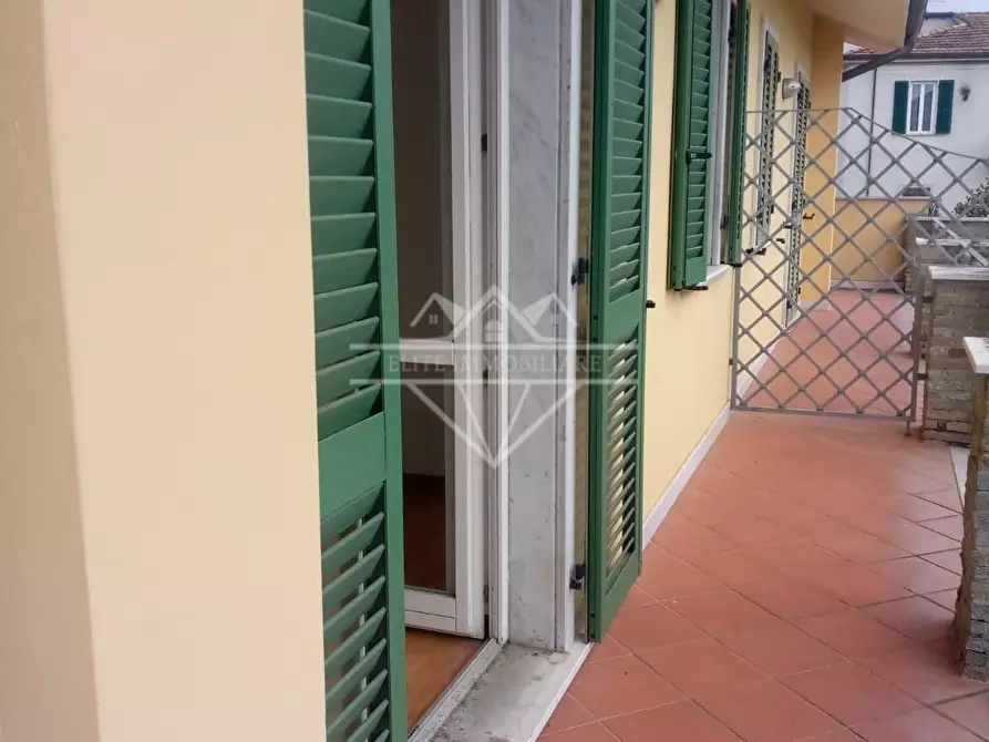 Immagine 6 di Villetta a schiera in vendita  a Carrara