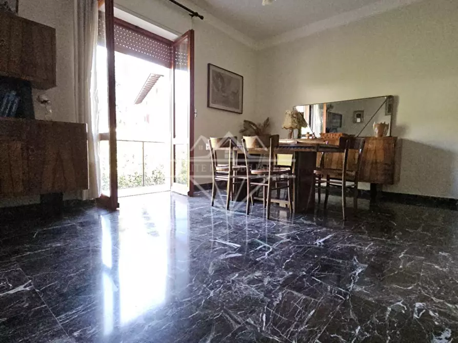 Immagine 2 di Appartamento in vendita  a Carrara