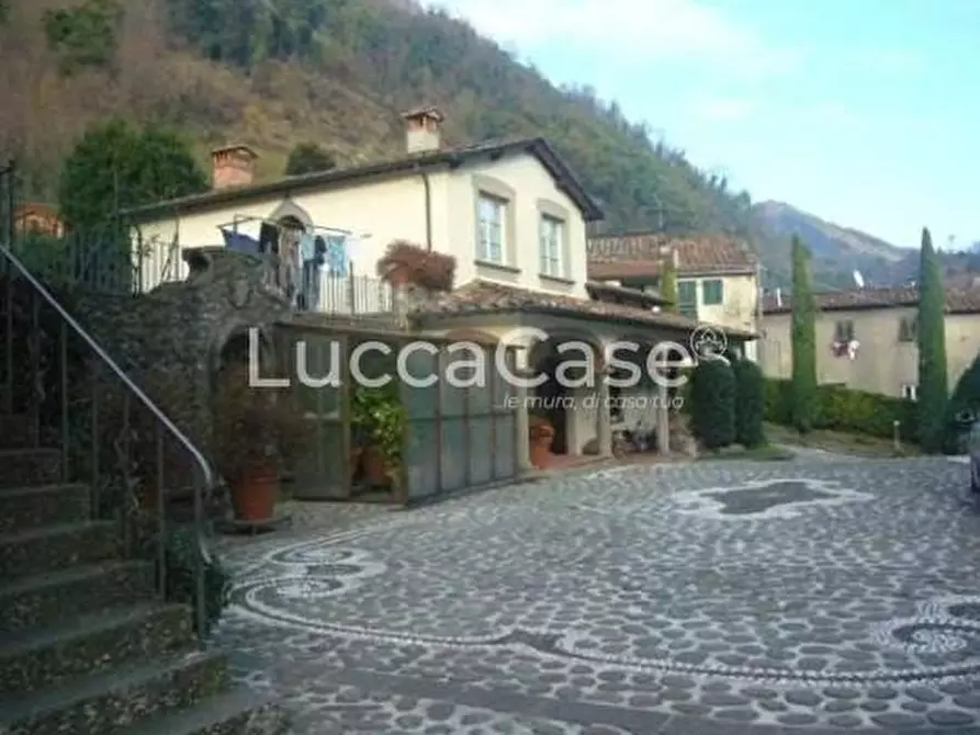 Immagine 2 di Villa in vendita  a Bagni Di Lucca