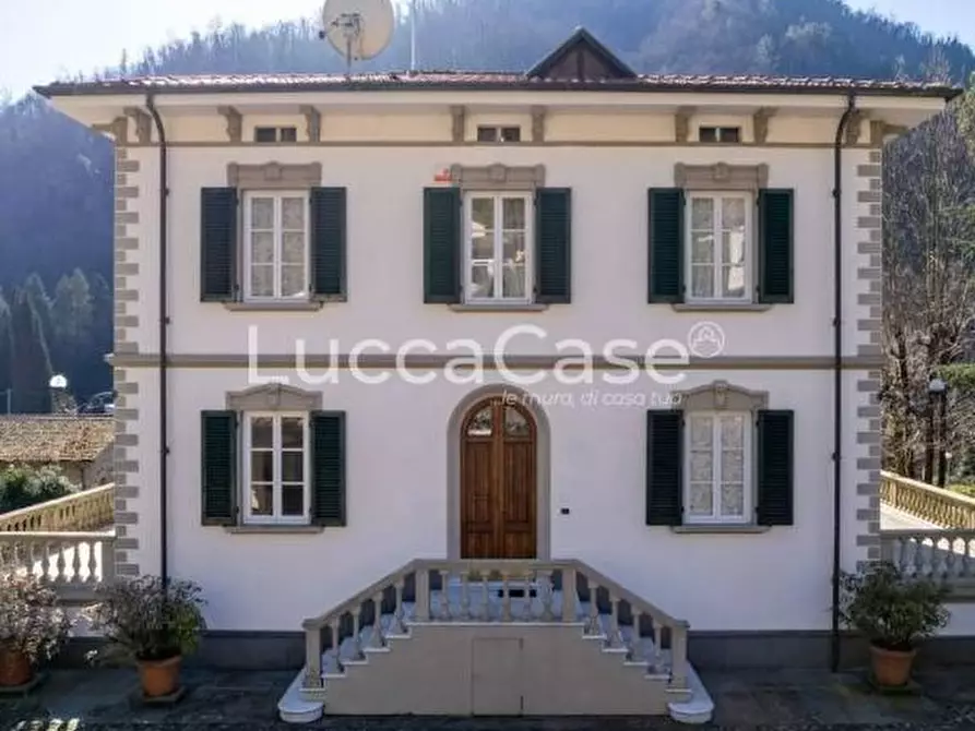Immagine 1 di Villa in vendita  a Bagni Di Lucca