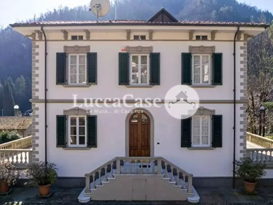 Immagine 1 di Villa in vendita  a Bagni Di Lucca