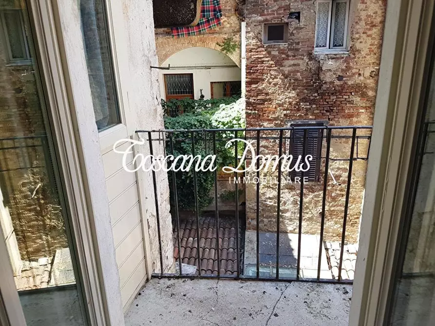 Immagine 17 di Appartamento in vendita  a Siena