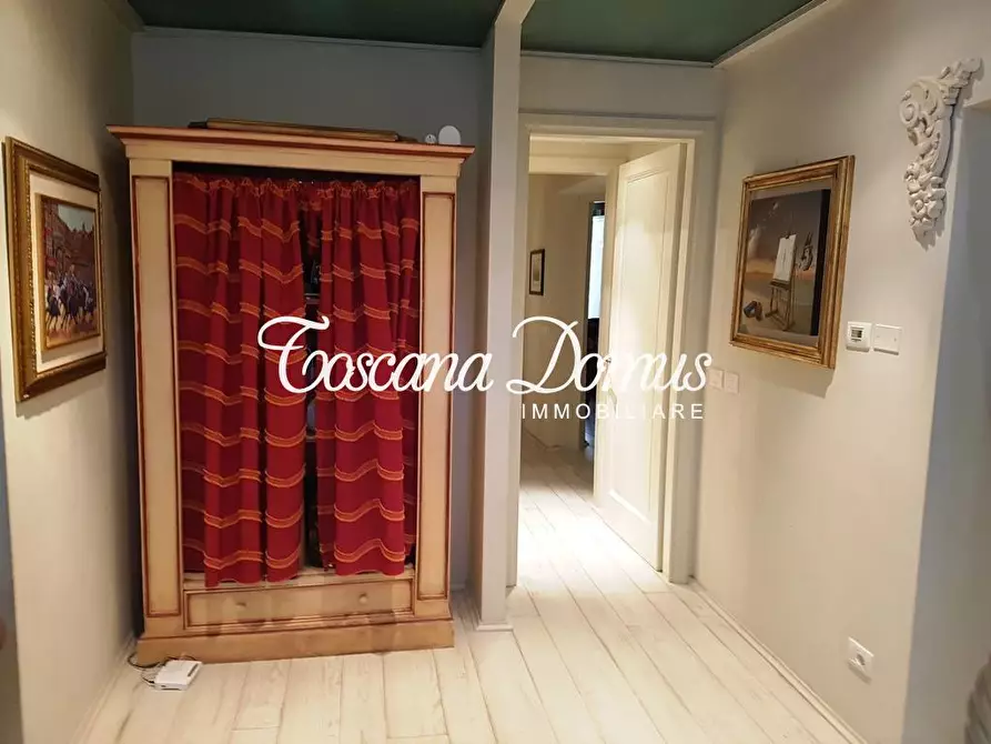 Immagine 2 di Appartamento in vendita  a Siena