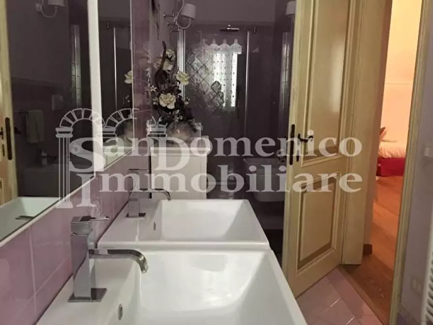 Immagine 32 di Villa in vendita  a Cascina