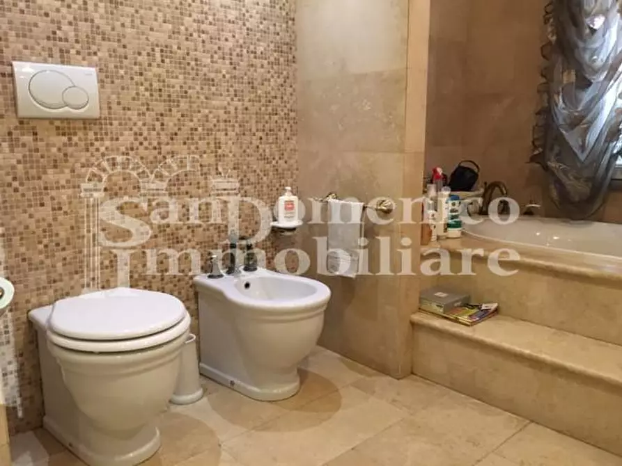 Immagine 25 di Villa in vendita  a Cascina