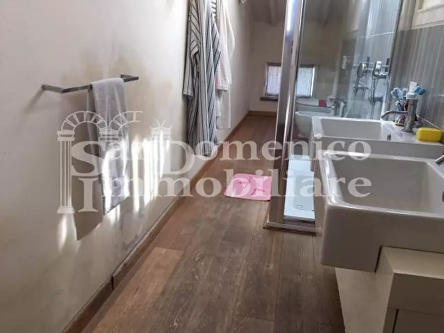 Immagine 42 di Villa in vendita  a Cascina