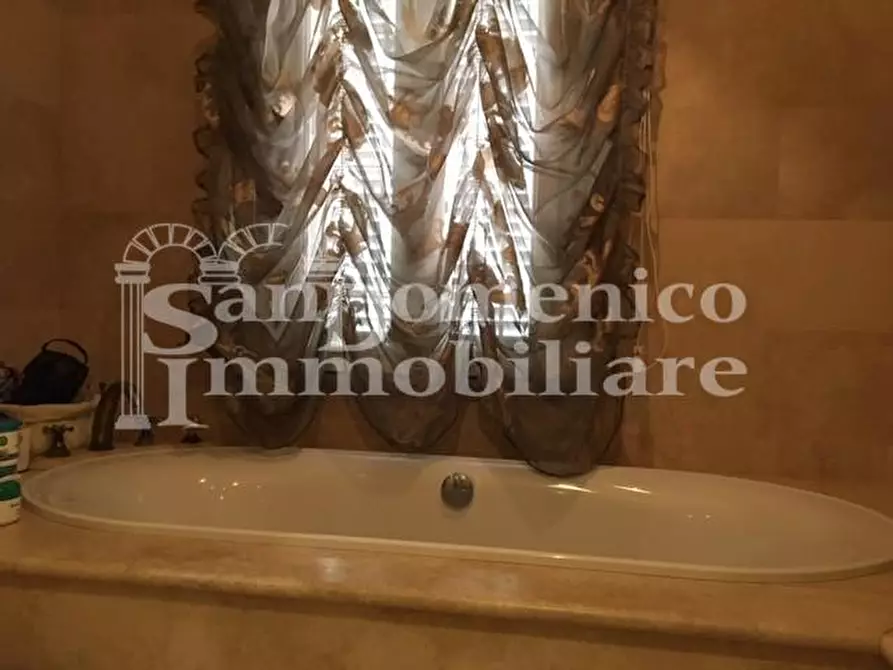 Immagine 27 di Villa in vendita  a Cascina