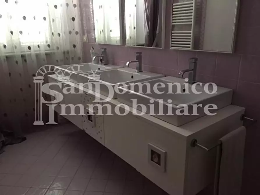 Immagine 31 di Villa in vendita  a Cascina