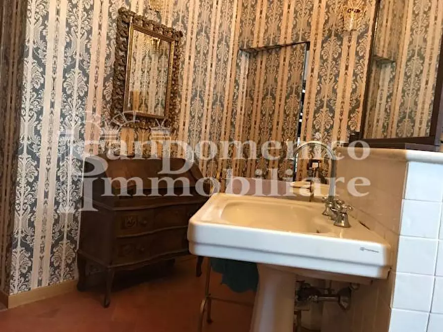 Immagine 31 di Villa in vendita  a Cascina