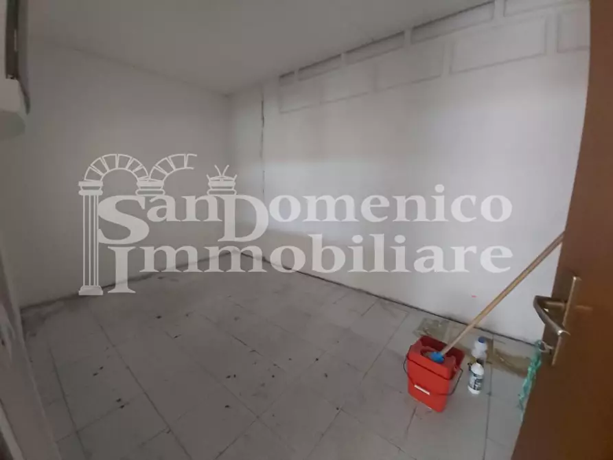 Immagine 2 di Locale commerciale in affitto  a Calcinaia