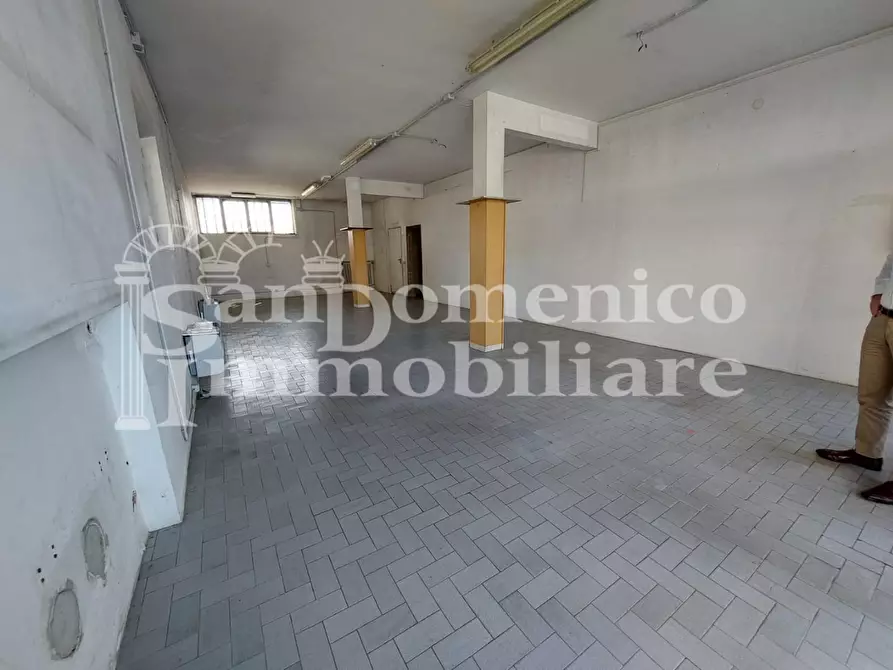 Immagine 4 di Locale commerciale in vendita  a Cascina