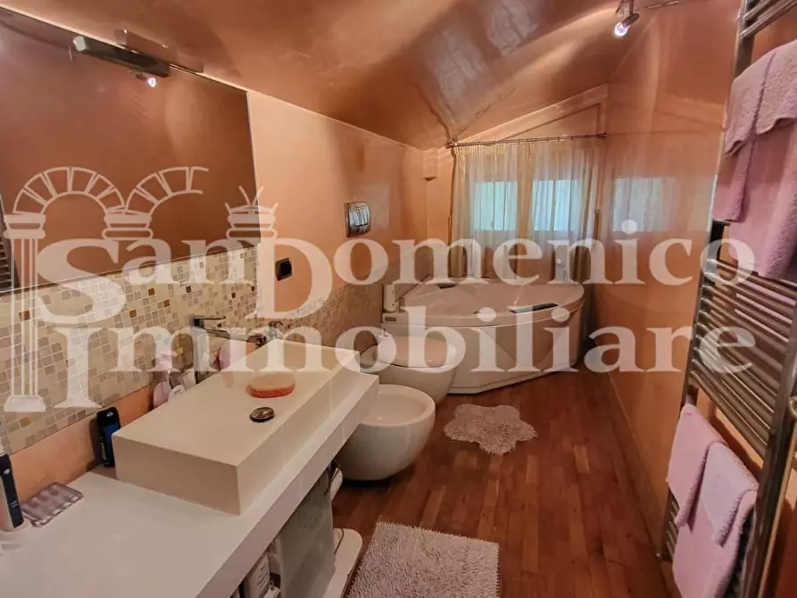 Immagine 22 di Villa in vendita  a San Giuliano Terme