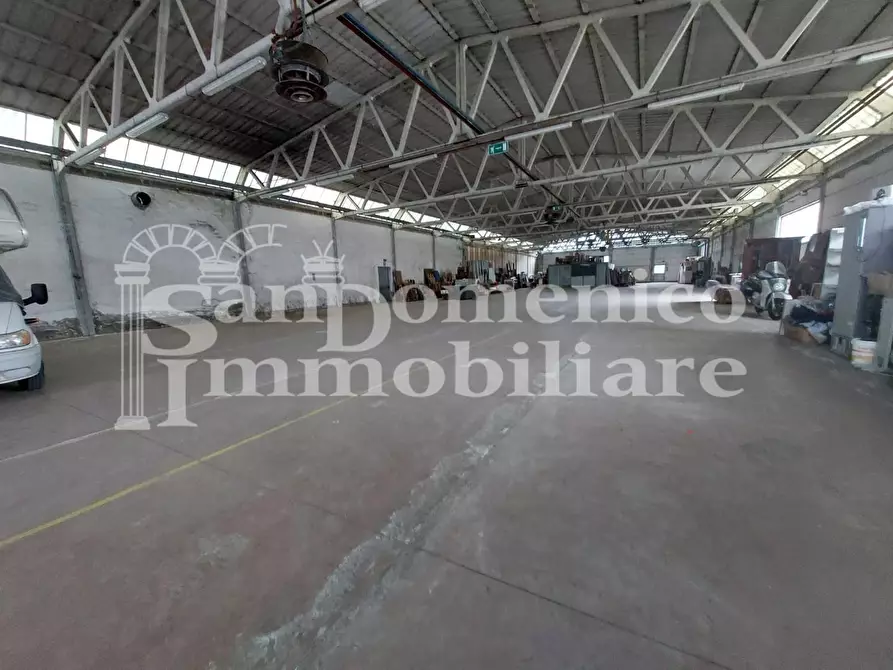 Immagine 2 di Attività artigianale in vendita  a Calcinaia