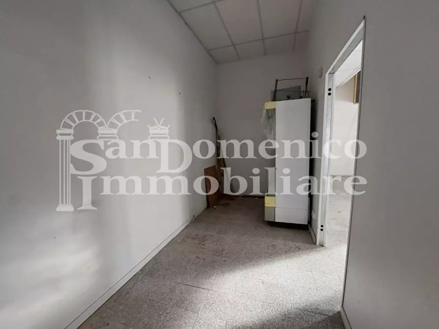 Immagine 8 di Locale commerciale in vendita  a Cascina