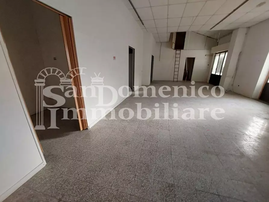 Immagine 10 di Locale commerciale in vendita  a Cascina