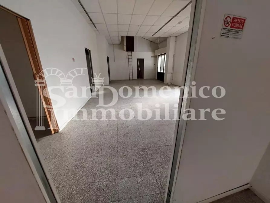 Immagine 9 di Locale commerciale in vendita  a Cascina