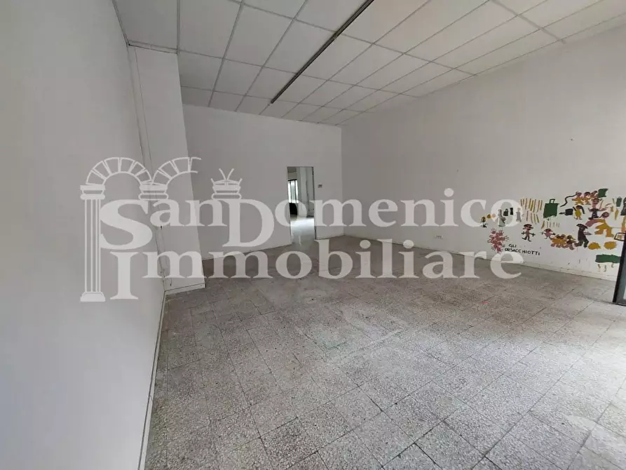 Immagine 2 di Locale commerciale in vendita  a Cascina