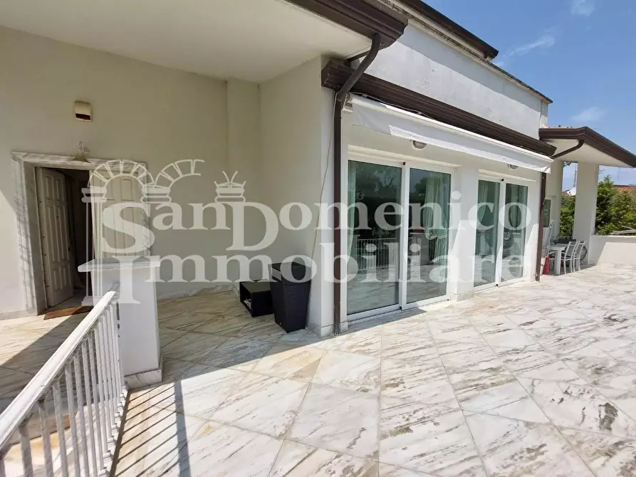 Immagine 21 di Villa in vendita  a Pisa