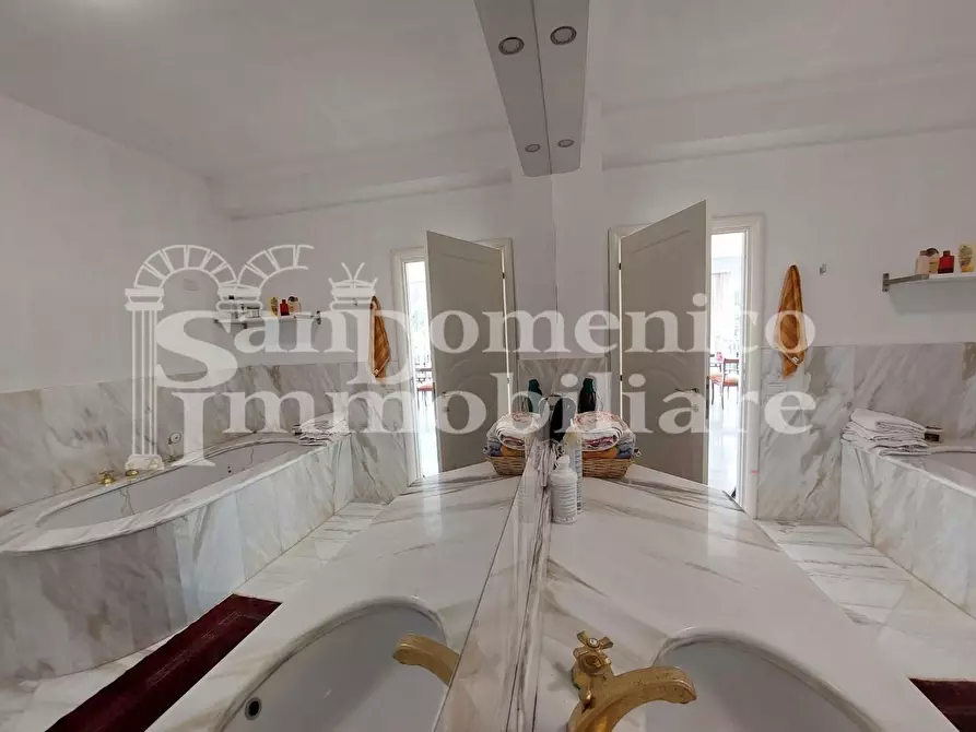 Immagine 46 di Villa in vendita  a Pisa