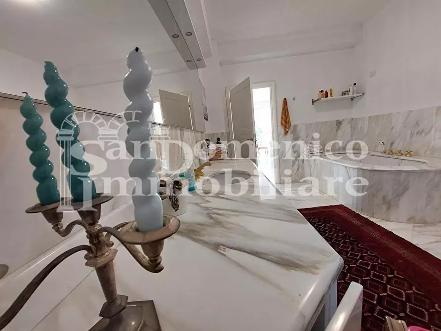 Immagine 45 di Villa in vendita  a Pisa