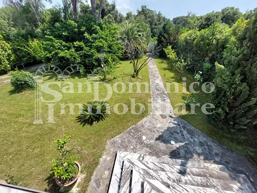 Immagine 18 di Villa in vendita  a Pisa