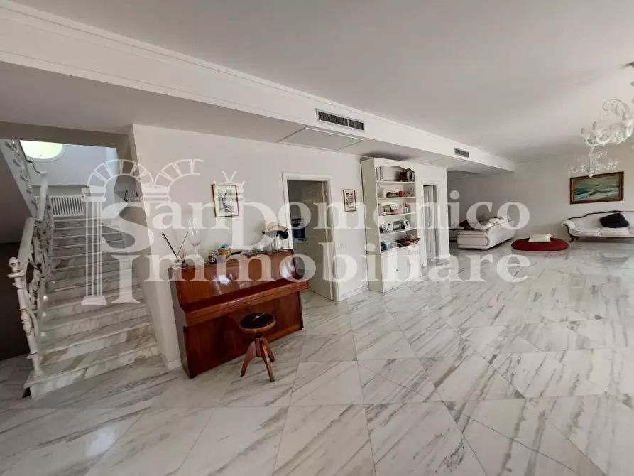 Immagine 23 di Villa in vendita  a Pisa